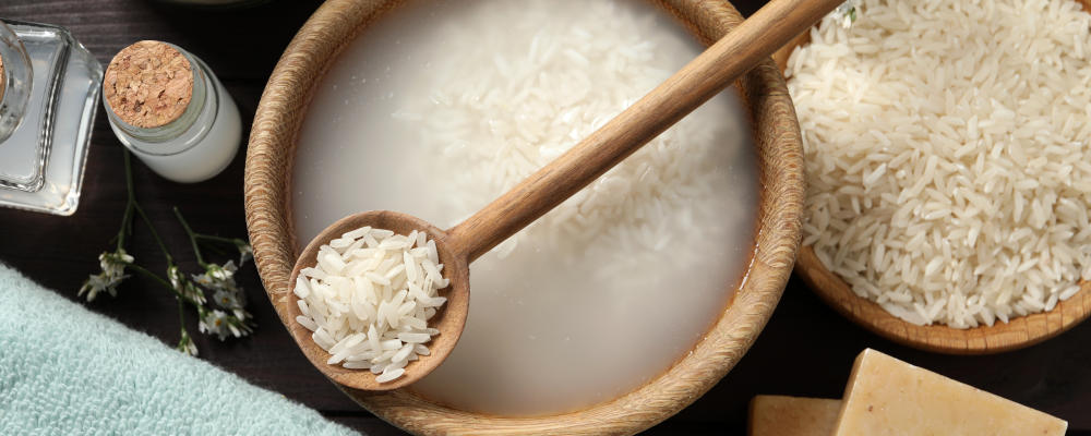 Woda z ryżu na włosy – efekty i stosowanie. Jak zrobić wodę ryżową?
