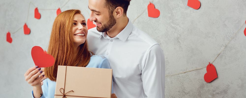 Prezent na Walentynki dla niej – co kupić? Podpowiadamy!